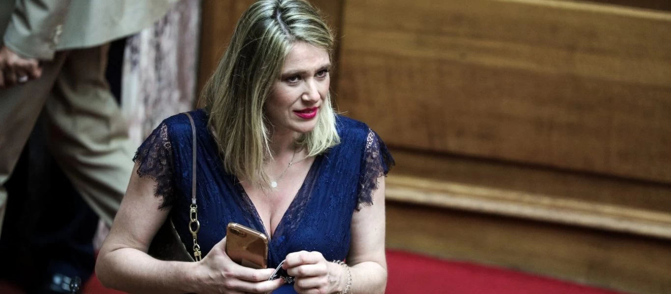 Άγνωστοι πέταξαν τρικάκια και μπογιές στο πολιτικό γραφείο της Άννας Ευθυμίου (φώτο)